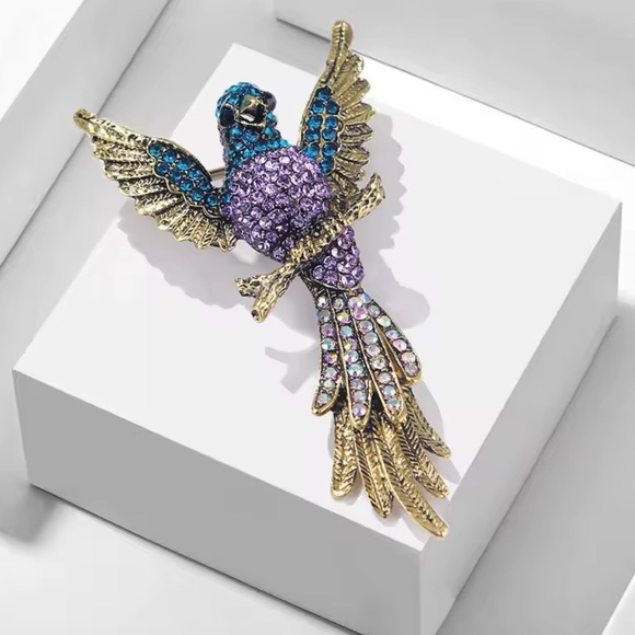Betsey Johnson Hummingbird Gold Purple Brooch - Picture 1 of 3
